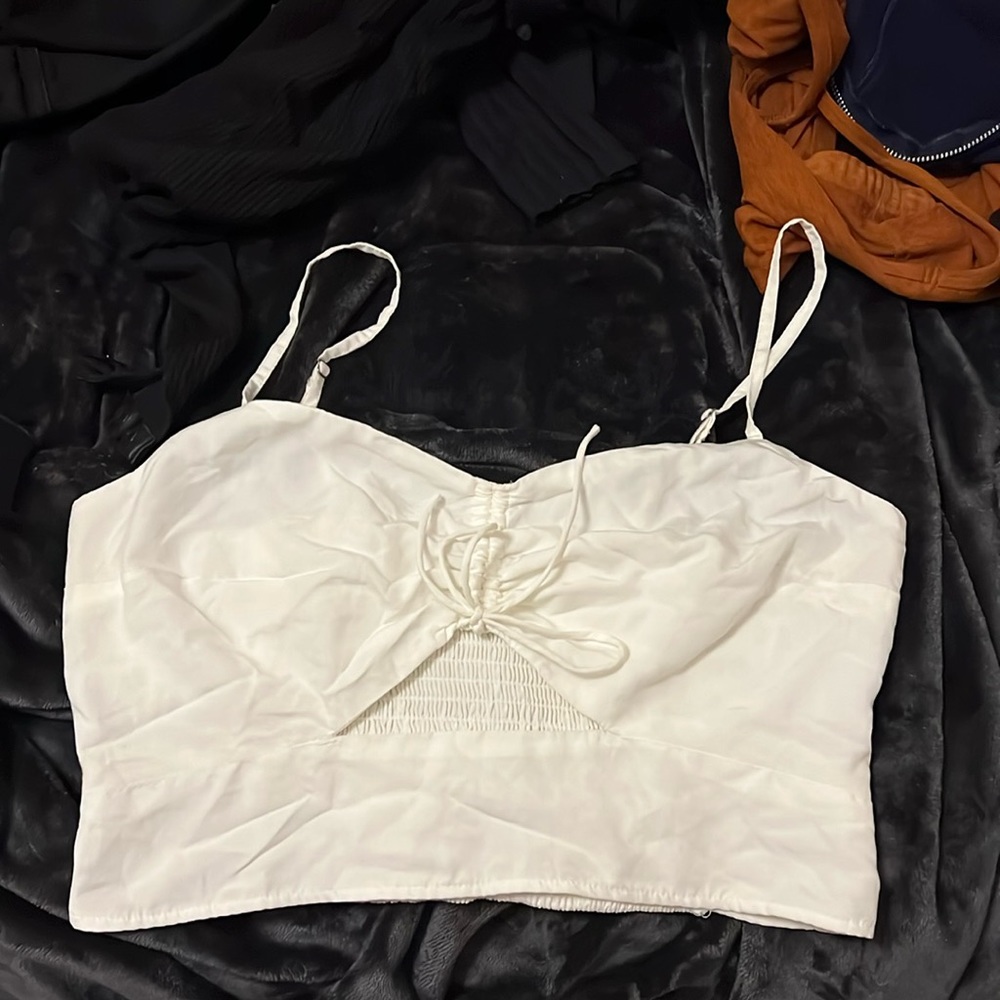 Abercrombie & Fitch White cropped cut out top